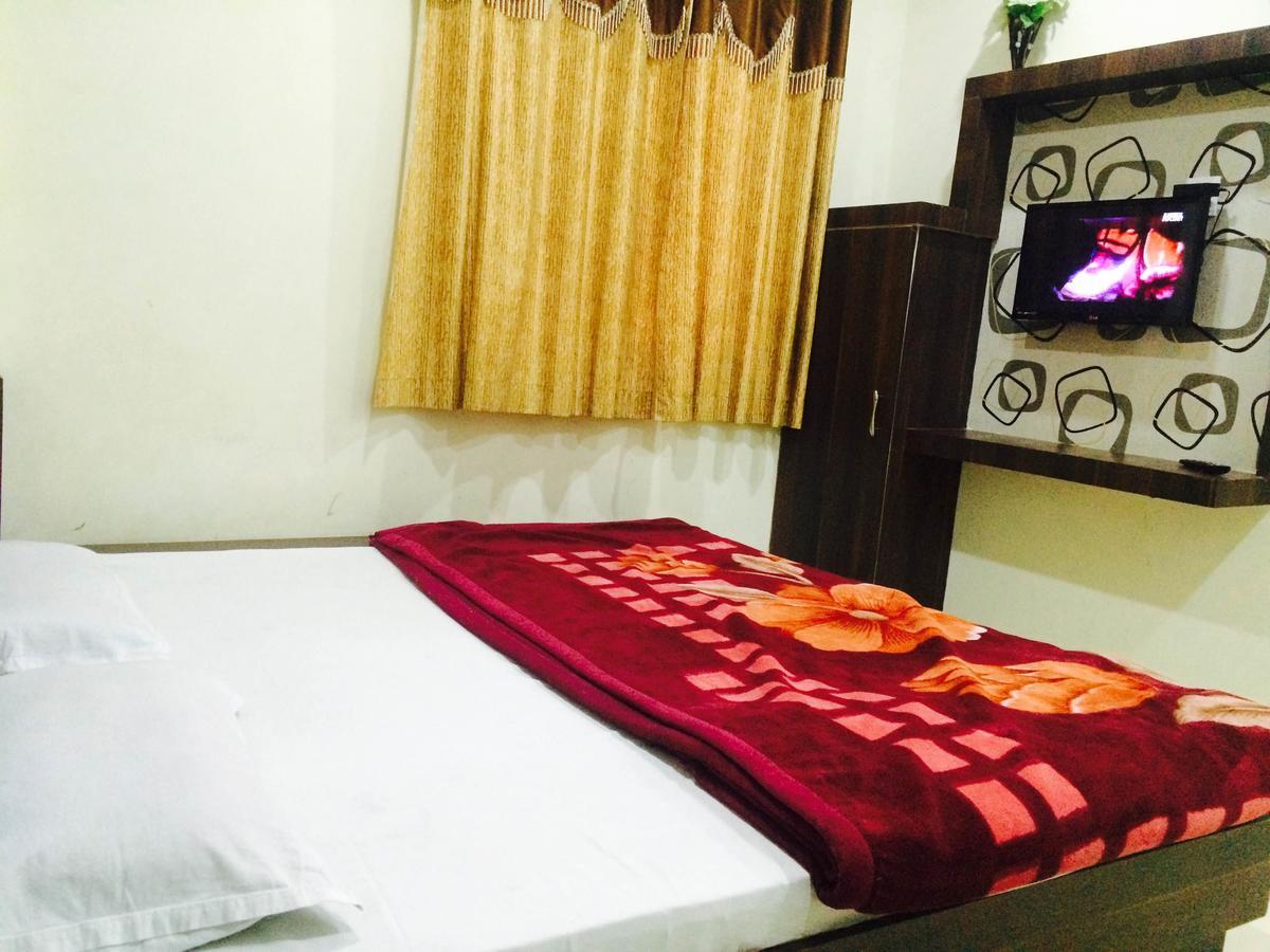 Hotel Vrandavan Palace Near Mahakal Temple Удджайн Экстерьер фото