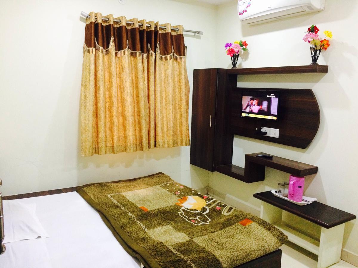 Hotel Vrandavan Palace Near Mahakal Temple Удджайн Экстерьер фото